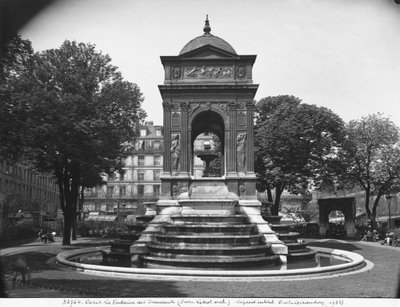 Square and fountain of Innocents, 1547 by Pierre Lescot